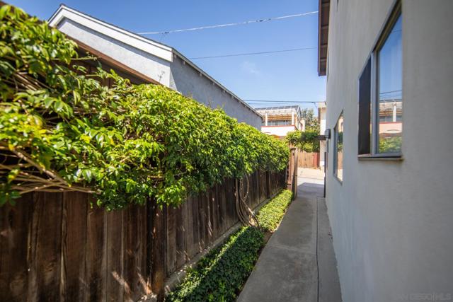 324 D Ave, Coronado CA: https://media.crmls.org/mediaz/89a496a3-4ab3-4c30-a10e-b0d9a0036e6e.jpg