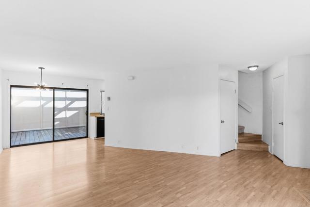 Detail Gallery Image 2 of 34 For 8427 via Mallorca #115,  La Jolla,  CA 92037 - 2 Beds | 2/1 Baths