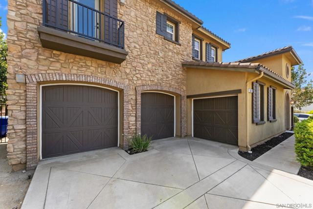 5527 Alexandrine Ct, Oceanside CA: https://media.crmls.org/mediaz/89a5869c-adbd-4fba-af44-1bc07e580ce3.jpg