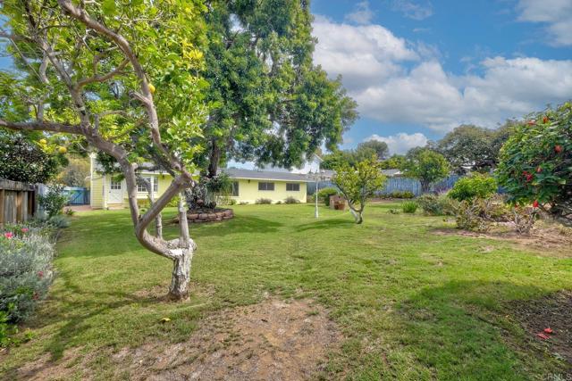 1639 Tamarack Avenue, Carlsbad CA: https://media.crmls.org/mediaz/89a61ef6-37cb-40ca-831a-59638e63270e.jpg