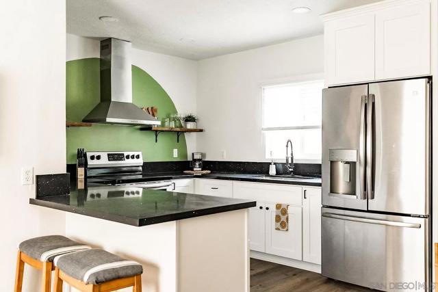 2948 50 Franklin Ave, San Diego CA: https://media.crmls.org/mediaz/89a637dd-91be-4fe7-b977-58a3a1867199.jpg