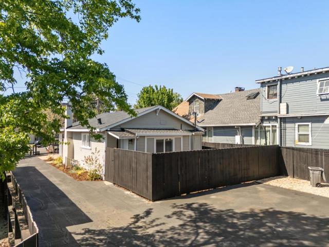 441 Vera Avenue, Redwood City CA: https://media.crmls.org/mediaz/89a64494-1ab6-4d33-bd13-e0dfca2360b2.jpg