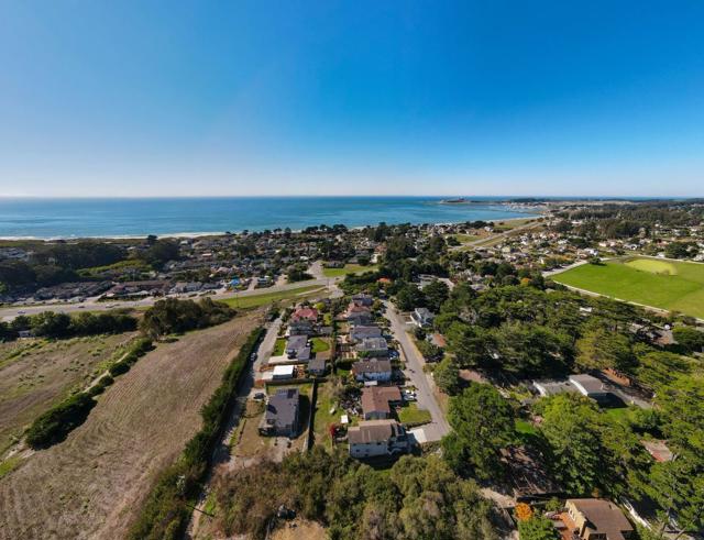 533 Alto Avenue, Half Moon Bay CA: https://media.crmls.org/mediaz/89a645b0-317c-469a-944a-388c87c0d0ad.jpg