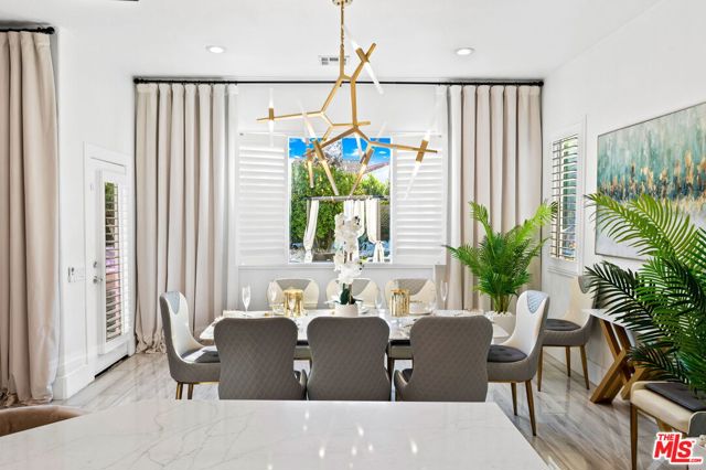 1083 E Circulo San Sorrento Road, Palm Springs CA: https://media.crmls.org/mediaz/89a691f4-a57e-40e7-9b17-9ce32d6ce980.jpg