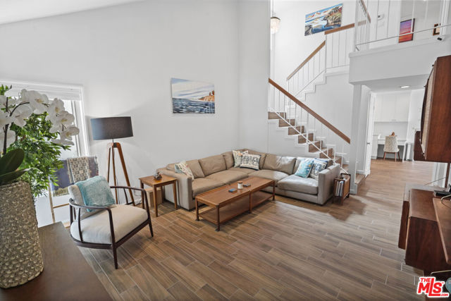6505 Dume Drive, Malibu CA: https://media.crmls.org/mediaz/89a6b1c8-26af-4463-b10a-053be0ead8e1.jpg