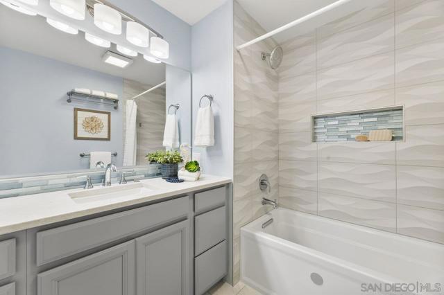 8924 La Cintura Ct, San Diego CA: https://media.crmls.org/mediaz/89a6b5d8-9fce-463b-b921-9b67da89057d.jpg