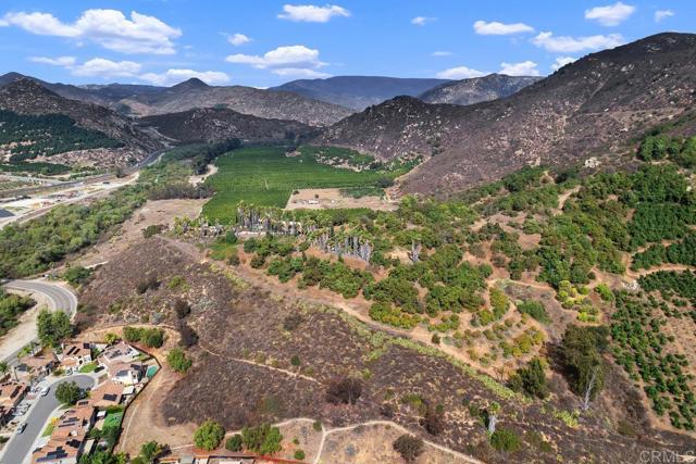3264 Shearer Crossing, Fallbrook CA: https://media.crmls.org/mediaz/89a73931-09c9-4f2f-9ff1-e8af838382fb.jpg