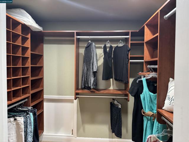 898 Luxury Dr, Concord CA: https://media.crmls.org/mediaz/89a7b5cf-b916-4479-9c9c-e0bfb012a081.jpg