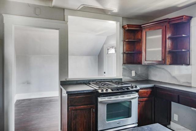 1035 Edgemont Place, San Diego CA: https://media.crmls.org/mediaz/89a7c305-96a2-42dd-9f9e-72b463f02ab3.jpg
