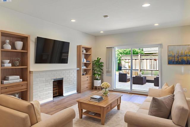 947 Crane Ave, Foster City CA: https://media.crmls.org/mediaz/89a7ea4e-1f9c-41ef-9882-9de6e6c7126a.jpg