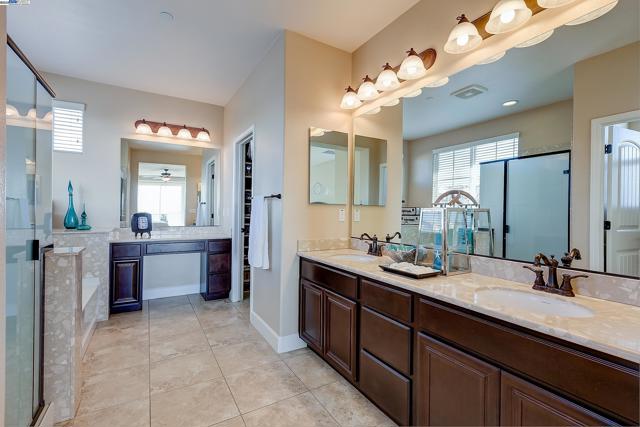 Image 42 of 60 For 2394 Amantea Way