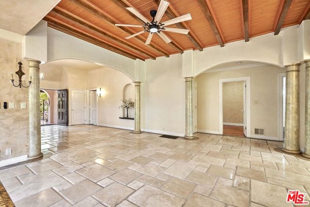 424 N Arden Boulevard, Los Angeles CA: https://media.crmls.org/mediaz/89a8aa67-5f85-4790-b35c-9b25cd625fc3.jpg