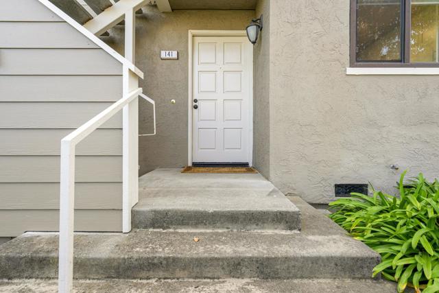 141 Albacore Lane, Foster City CA: https://media.crmls.org/mediaz/89a92847-170f-40d3-8a16-5b1b06711da7.jpg
