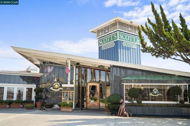 814 20th Street, Oakland CA: https://media.crmls.org/mediaz/89a934cd-e300-4c16-ae82-ea9010e6b690.jpg