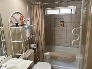 75 Poinsettia Gardens Drive, Ventura CA: https://media.crmls.org/mediaz/89a938fa-c6fd-4f41-bb92-3e1211537b26.jpg