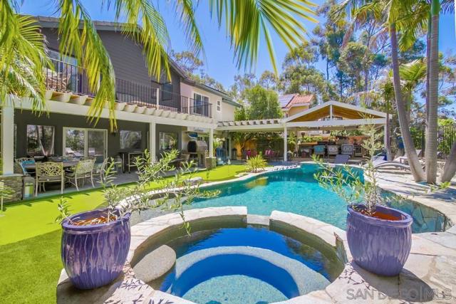 10616 Falcon Rim Pt, San Diego CA: https://media.crmls.org/mediaz/89a96102-33f7-4a66-b210-7005a0e445d1.jpg