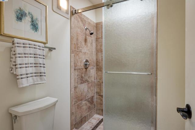17 Ora Way, San Francisco CA: https://media.crmls.org/mediaz/89a9af38-72e7-4698-80d3-f9a05bdab839.jpg