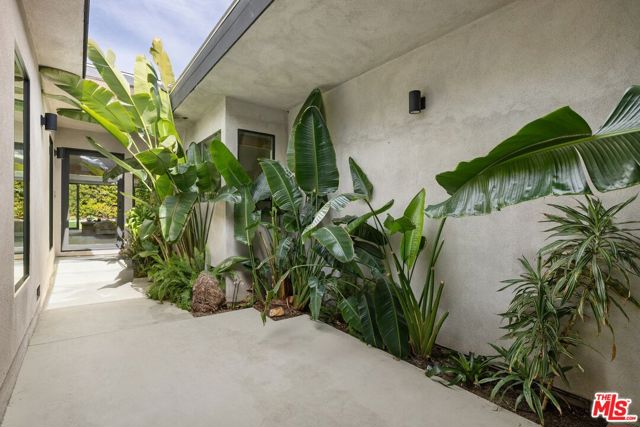 9833 Vicar Street, Los Angeles, California 90034, 5 Bedrooms Bedrooms, ,3 BathroomsBathrooms,Single Family Residence,For Sale,Vicar,25497053