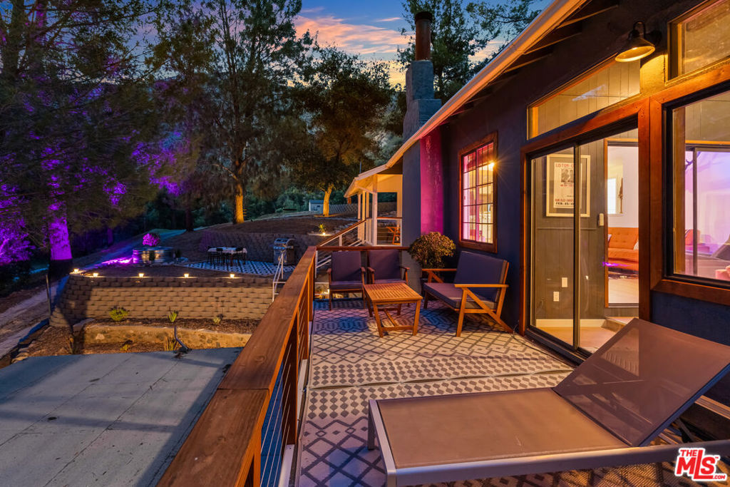 https://media.crmls.org/mediaz/89aa643a-441c-463c-8231-bc1342f06b1a.jpg?preset=X-Large