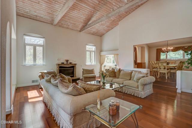 7 Bell Canyon Road, Bell Canyon CA: https://media.crmls.org/mediaz/89ab136a-2bb0-4f2c-97fe-9387170c7b91.jpg
