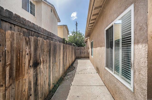 Detail Gallery Image 14 of 15 For 446 Hart Dr, El Cajon,  CA 92021 - 3 Beds | 2/1 Baths