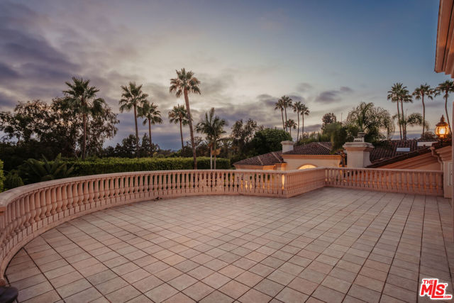 16727 Camino Sierra Del Sur Drive, Rancho Santa Fe CA: https://media.crmls.org/mediaz/89ac5b76-b427-44b7-b3bd-2a9d9df9a2ee.jpg
