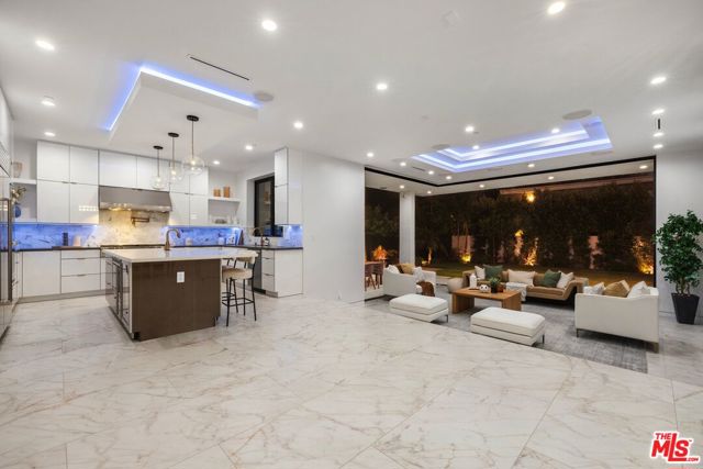 900 N Vista Street, Los Angeles CA: https://media.crmls.org/mediaz/89acbc2c-809f-4592-999a-cb1afc92ca74.jpg