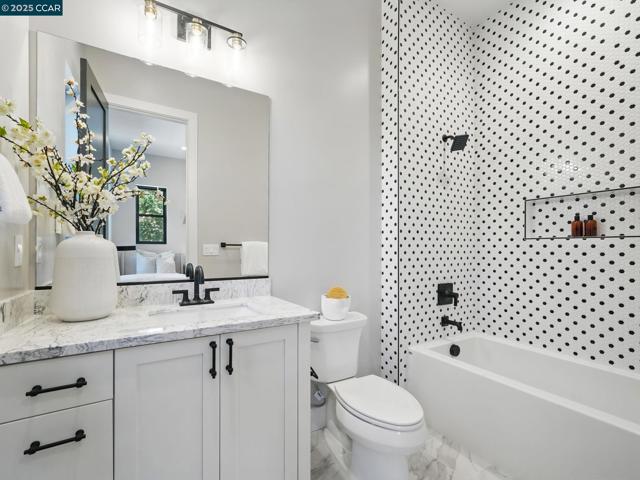 180 Castle Hill Ranch, Walnut Creek CA: https://media.crmls.org/mediaz/89ae4c3b-656a-426d-9702-e96246ba4346.jpg