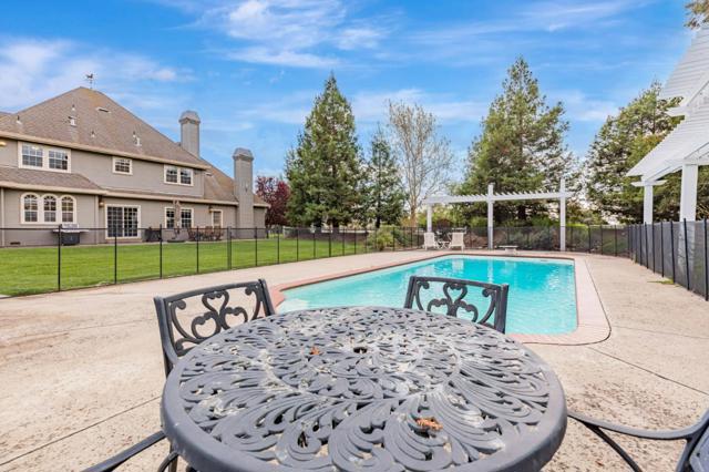 560 Tevis Trail, Hollister CA: https://media.crmls.org/mediaz/89ae78fb-fcd5-4204-8ae5-2df7afba0753.jpg