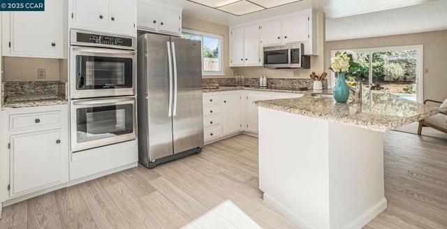 3257 Inverness Dr, Walnut Creek CA: https://media.crmls.org/mediaz/89af103c-9304-4f81-ab23-431af0075b36.jpg