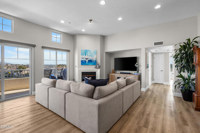 Detail Gallery Image 9 of 41 For 4376 Tradewinds Dr, Oxnard,  CA 93035 - 3 Beds | 2/1 Baths