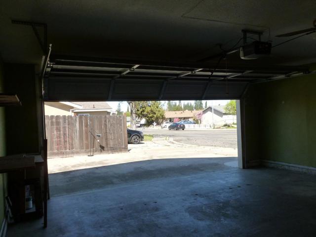 460 SE Jeremy Court, Oakdale CA: https://media.crmls.org/mediaz/89af762f-0c01-4261-9d30-240b3e3ca43d.jpg