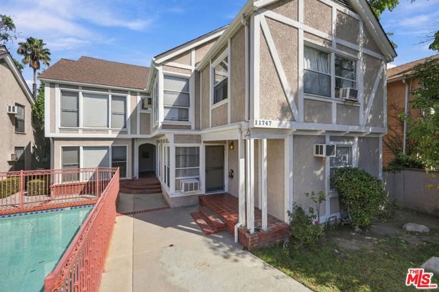 11747 Moorpark Street photo 4