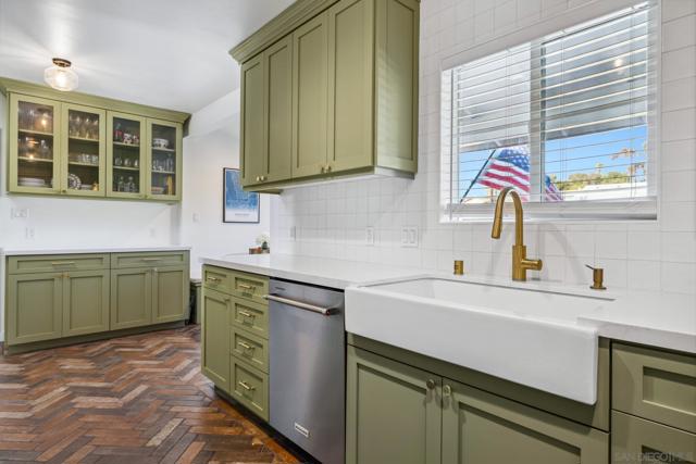 360 Alpine Ave, Chula Vista CA: https://media.crmls.org/mediaz/89b09d73-75dd-4fac-ab84-e24ea18f7d39.jpg