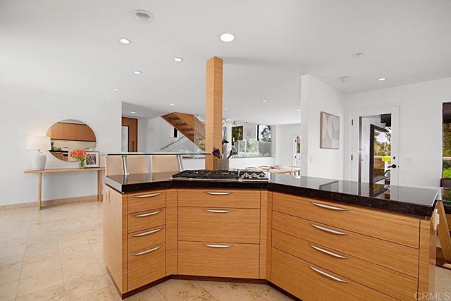 2127 Heather Ln, Del Mar CA: https://media.crmls.org/mediaz/89b0a5ea-ed82-4ef5-8396-75da4b49d75a.jpg