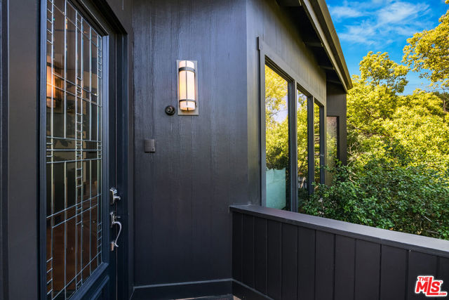 3000 Cornwall Drive, Glendale CA: https://media.crmls.org/mediaz/89b10b2f-7c54-48a9-a068-3ab0862f8a60.jpg