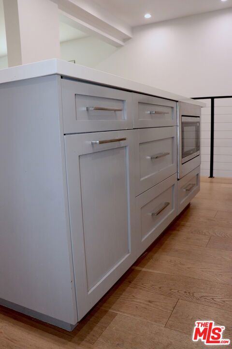 910 19th Street, Santa Monica CA: https://media.crmls.org/mediaz/89b14eb8-9e25-4d80-8757-e29e05d2cdcb.jpg