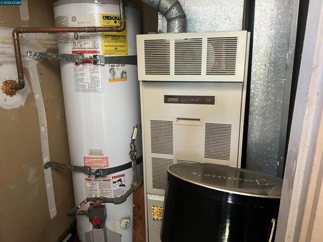 199 Mariner Dr, Vallejo CA: https://media.crmls.org/mediaz/89b16902-4b7a-4f3b-b5e5-303d41eb74ad.jpg