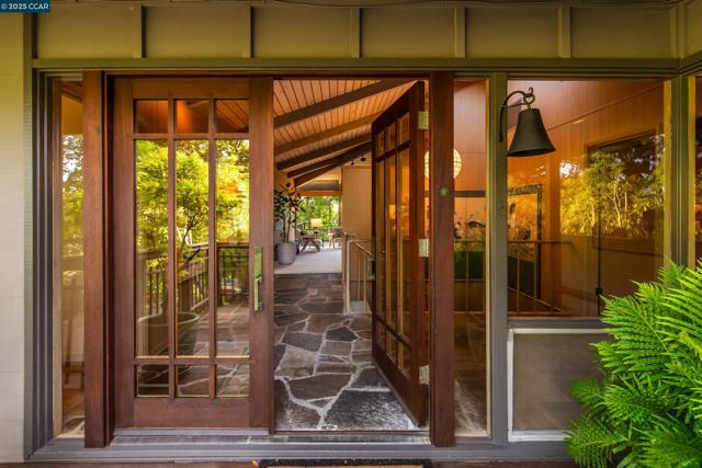 71 Silverwood Dr, Lafayette CA: https://media.crmls.org/mediaz/89b17ecd-52ec-42e0-899d-a99b46893703.jpg