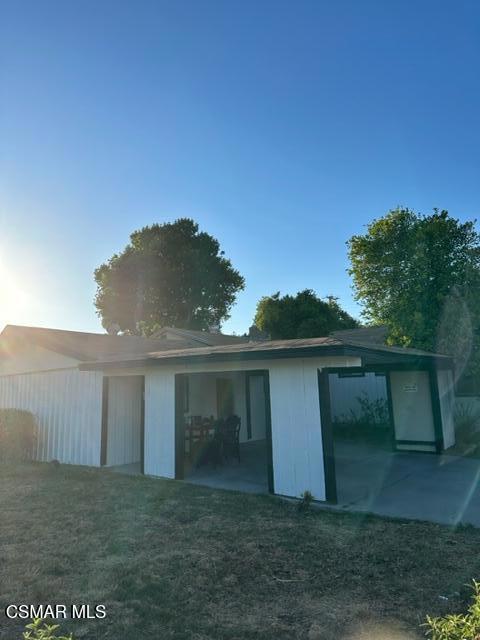 19101 Chase Street, Northridge CA: https://media.crmls.org/mediaz/89b189ff-e8b5-4c80-bb63-25cd0f7e8c4a.jpg