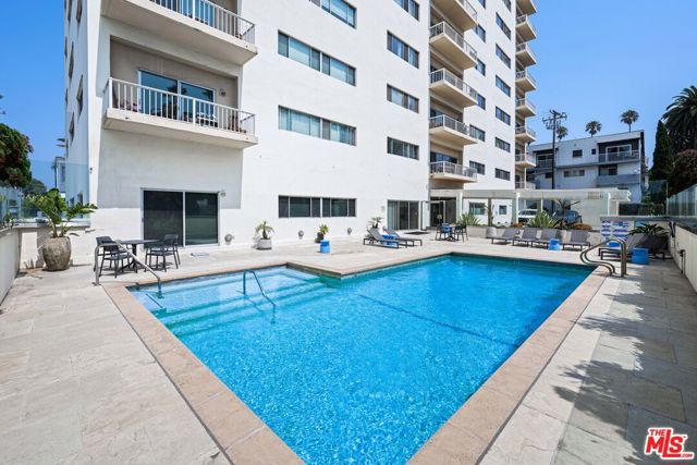 101 California Avenue, Santa Monica CA: https://media.crmls.org/mediaz/89b1c6c5-4e9e-4eb5-bc11-7b864c14dee1.jpg