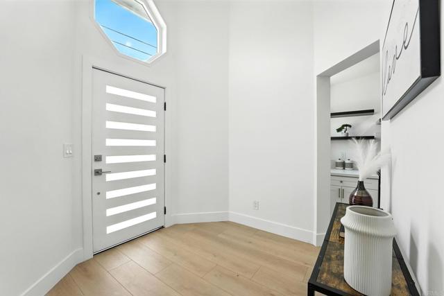 Detail Gallery Image 6 of 30 For 5885 Lynn St, San Diego,  CA 92105 - 3 Beds | 2 Baths