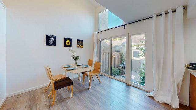 2 Morning Sun Court, Mountain View CA: https://media.crmls.org/mediaz/89b1f91f-b690-4c9c-9956-86fc57c9360d.jpg