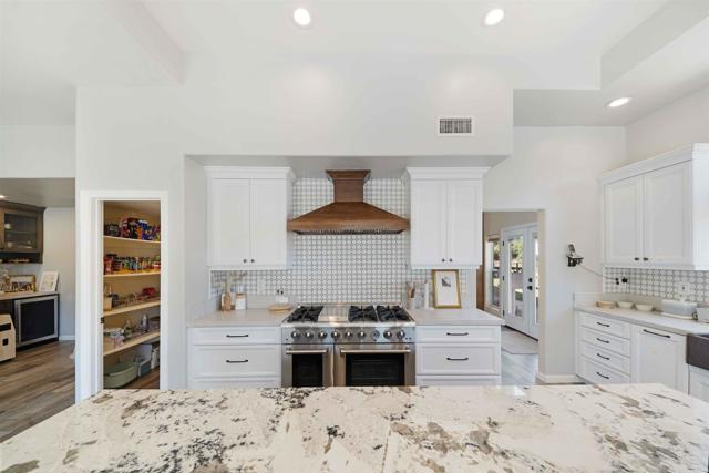 2173 Twisted Oak Ln Lane, Alpine CA: https://media.crmls.org/mediaz/89b22b5a-3c61-417d-9ed0-63adbd8edb5f.jpg