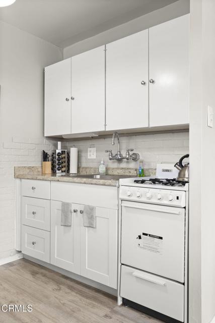 1132 1142 Pittsfield Lane, Ventura CA: https://media.crmls.org/mediaz/89b29dd5-ea45-4827-8858-73c2c5b2a6c2.jpg