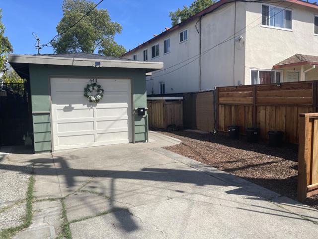644 Buckeye Street, Redwood City CA: https://media.crmls.org/mediaz/89b2a5bc-dc22-471c-85c7-9b7247652495.jpg
