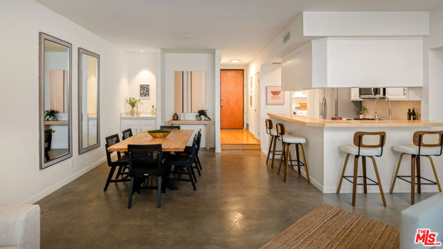 10627 Ashton Avenue, Los Angeles CA: https://media.crmls.org/mediaz/89b3084e-fec4-4526-b206-e3ff26adc8ca.jpg