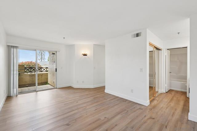 2077 Lakeridge Circle, Chula Vista CA: https://media.crmls.org/mediaz/89b31f5e-6a34-4ca7-8f3b-673d7ecc6b02.jpg