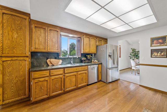 1435 Dolphin Drive, Aptos CA: https://media.crmls.org/mediaz/89b37ae1-79e9-4e9a-a9f5-b099be5b477d.jpg