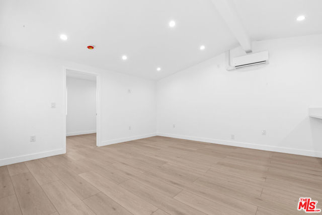 10943 Christine Way, Tujunga CA: https://media.crmls.org/mediaz/89b3b928-f696-4f60-999b-d128cd81d0d7.jpg
